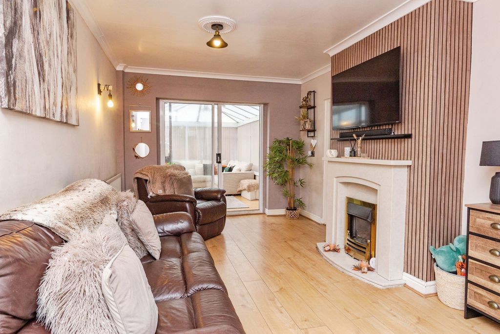 Property photo 2 of 17 Photo