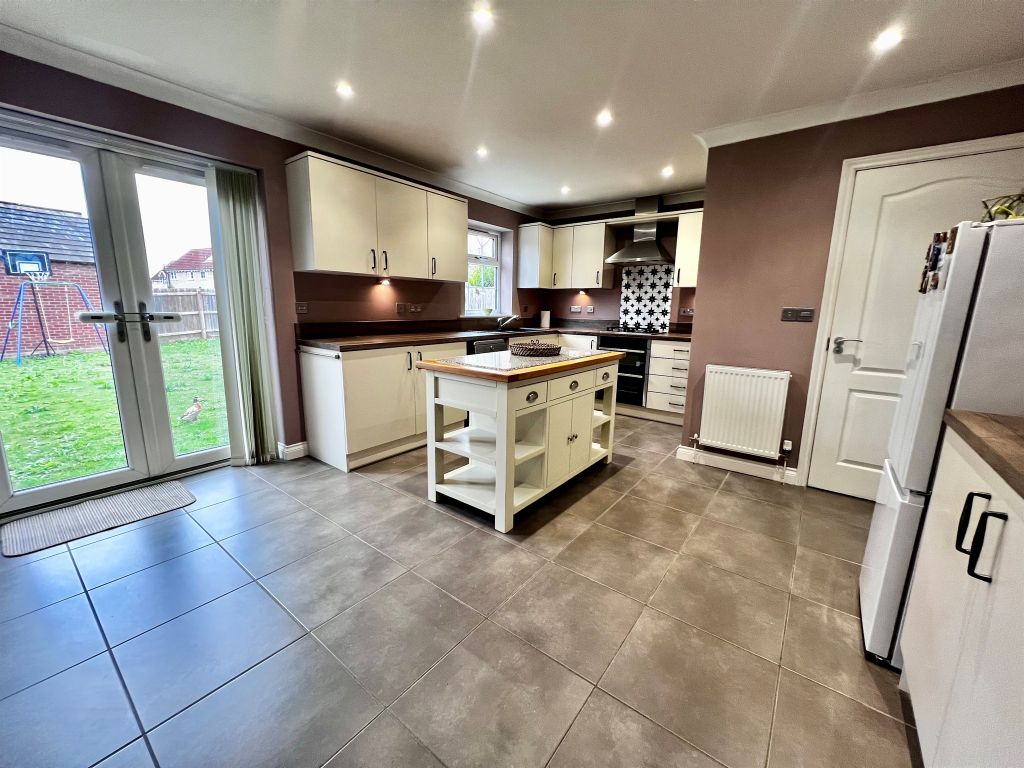 Property photo 3 of 24 Kitchen/Dining Room