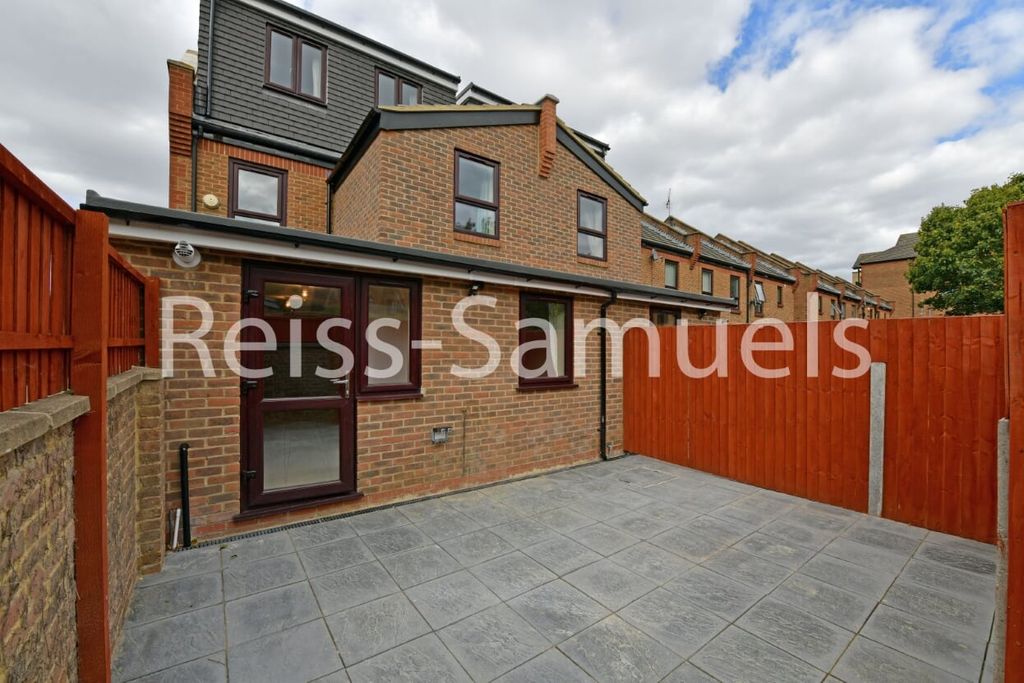 Property photo 3 of 25