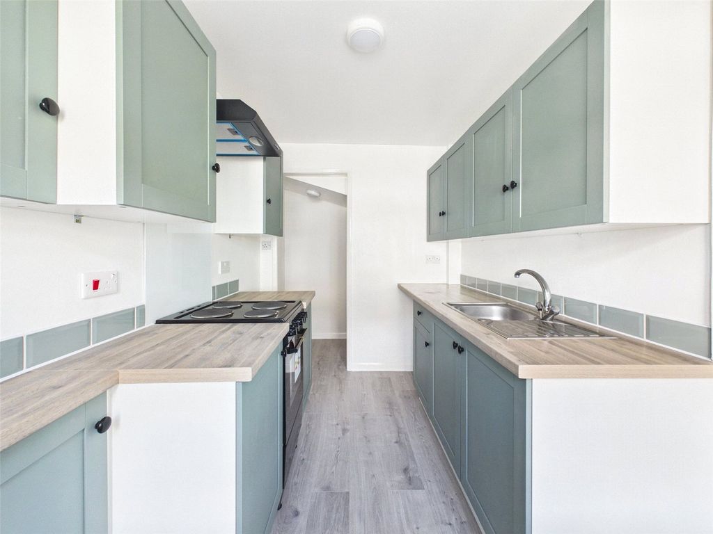 Property photo 2 of 10 Kitchen