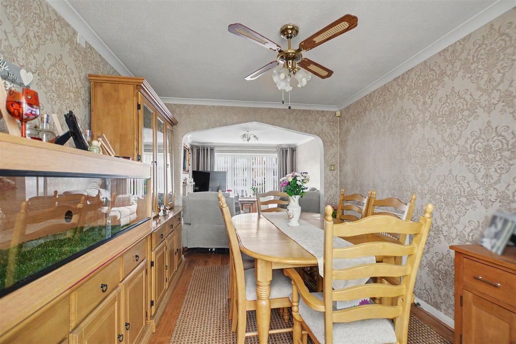 Property photo 3 of 29 Lounge/Diner