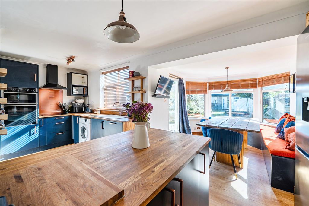 Property photo 1 of 22 Open Plan Kitchen..Jpg