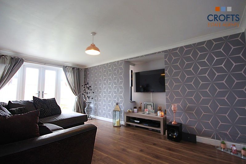 Property photo 3 of 16 Lounge