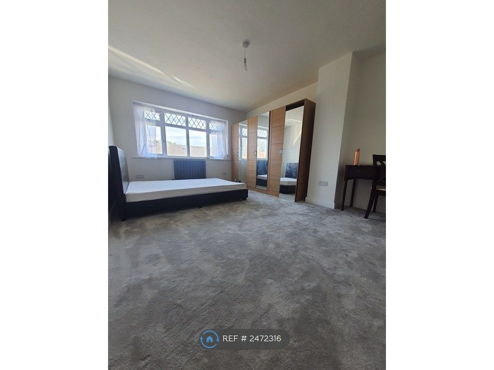Property photo 3 of 10 Large Double Room