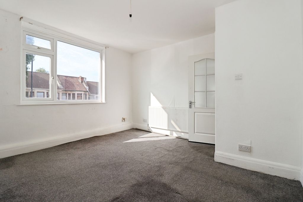 Property photo 3 of 13 Pbox-Img.Jpg