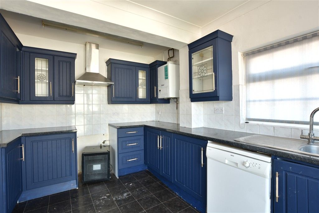 Property photo 3 of 20 Kitchen/Breakfast Area