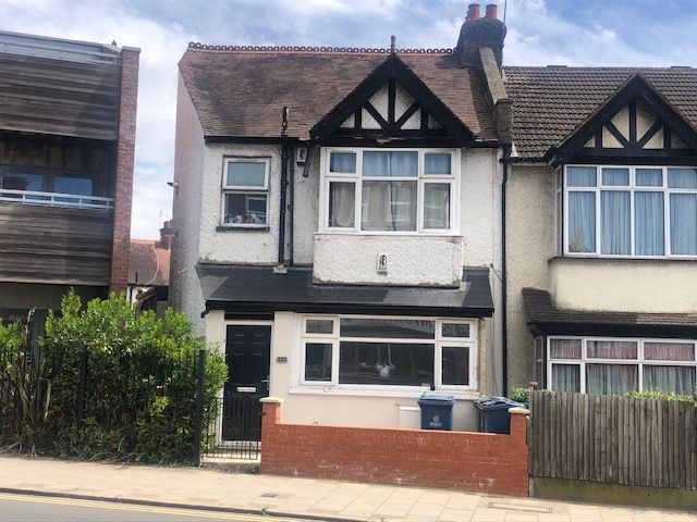 Property photo 1 of 5 2 Bedroom Converted Flat Situated On The High Road, Wealdstone