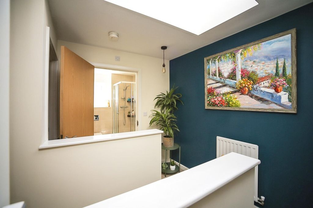 Property photo 2 of 11 Hallway