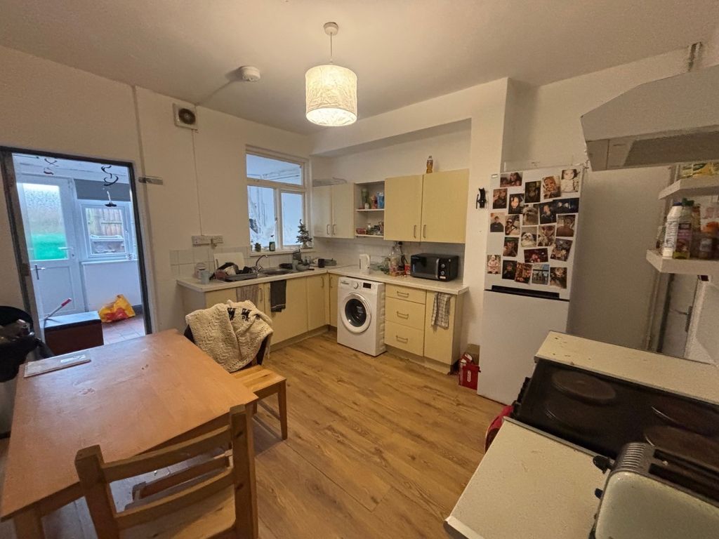 Property photo 2 of 9 Picture No. 11