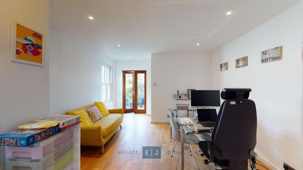 Property photo 3 of 18