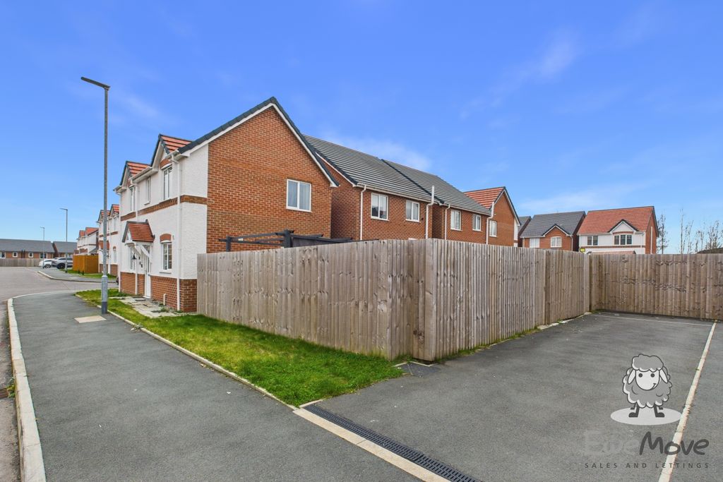 Property photo 2 of 13 9