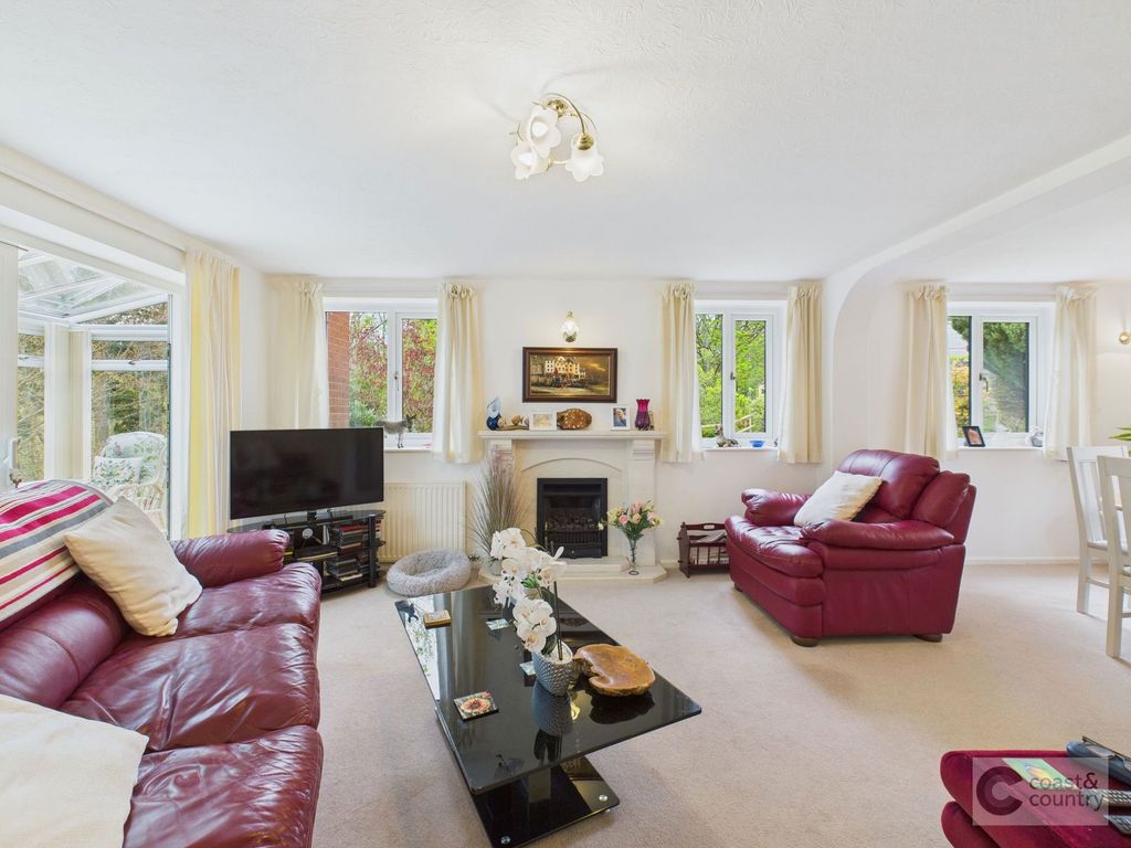 Property photo 2 of 34