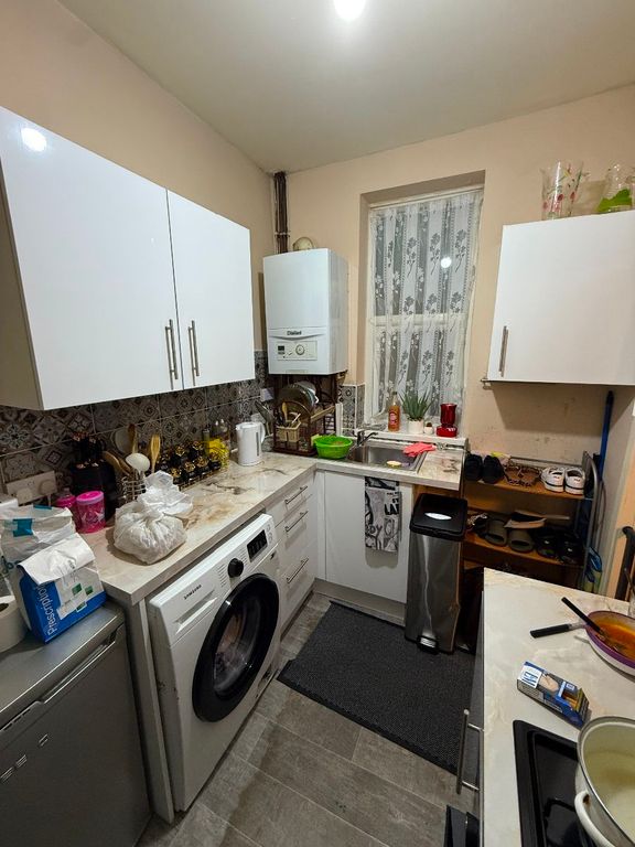 Property photo 3 of 10 Kitchen