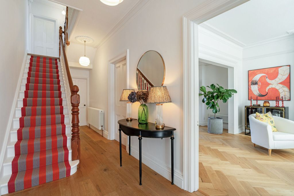 Additional image 6 of 5 bed detached house for saleNetley Street, Farnborough GU14