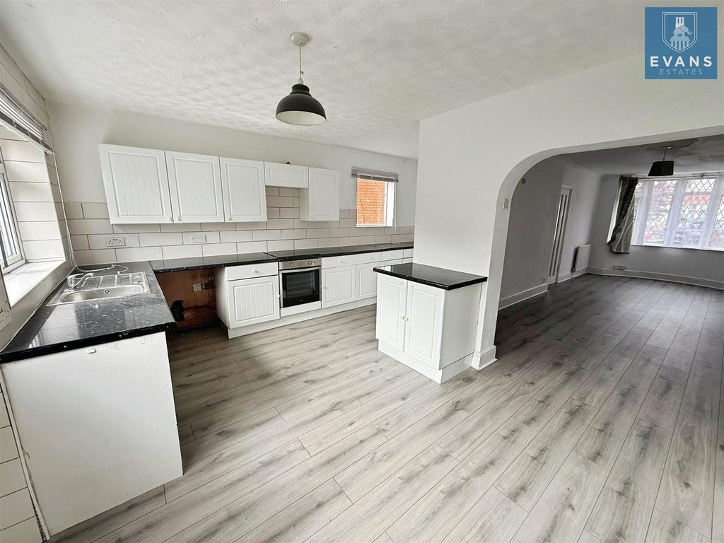 Property photo 2 of 16 Extended Refitted Kitchen