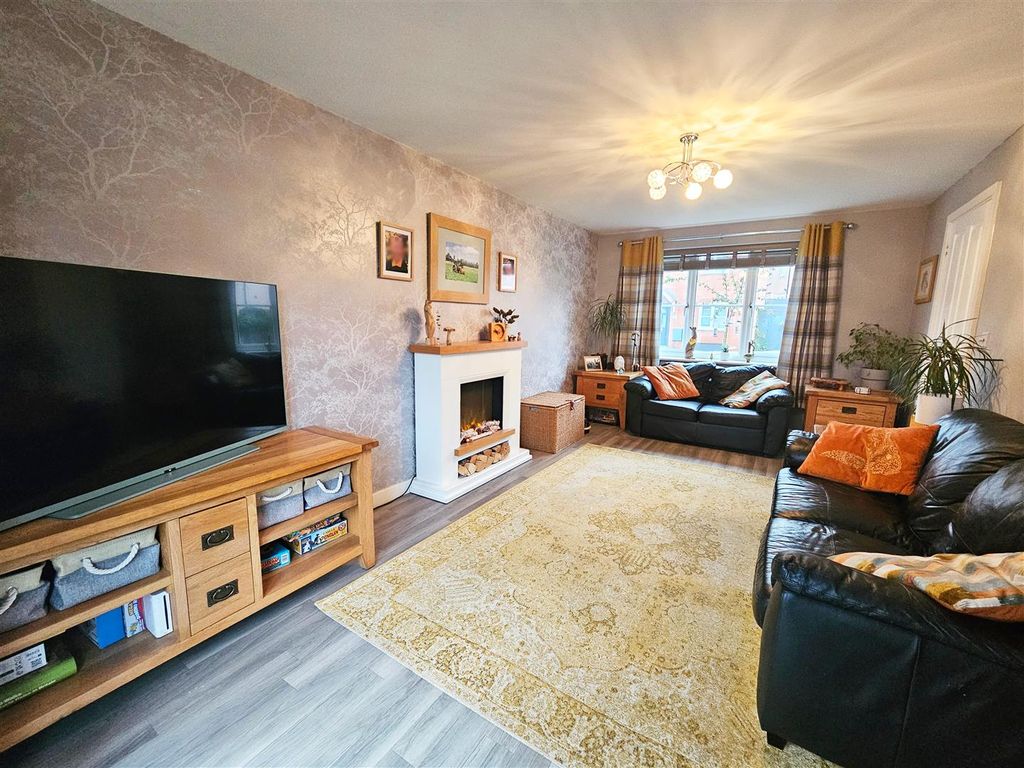 Property photo 2 of 16 1000089897.Jpg