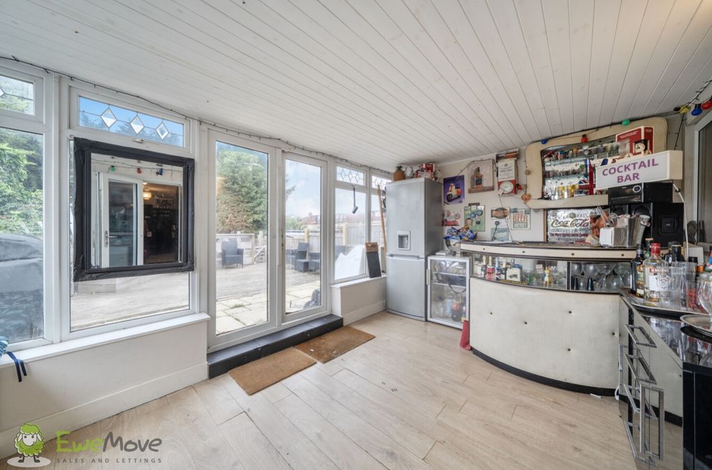 Property photo 3 of 14 56527A20-Cbdc-4393-A5A9-c2Ea82513472