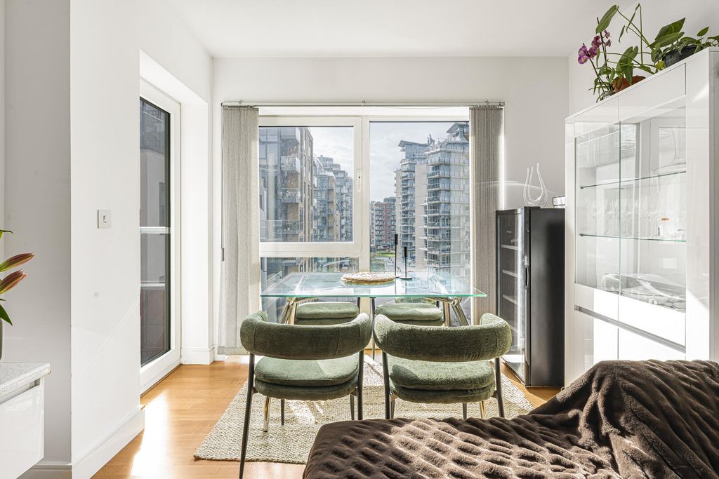 Property photo 2 of 18 Dining Room