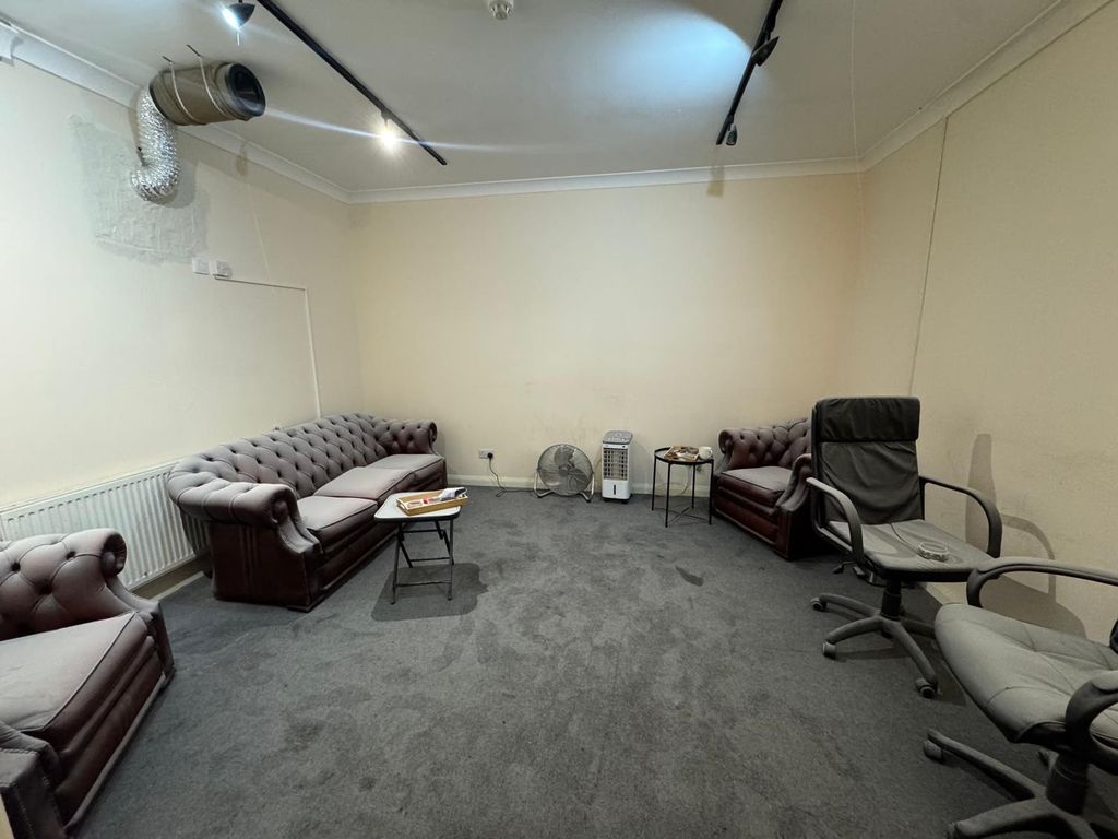 Property photo 2 of 3