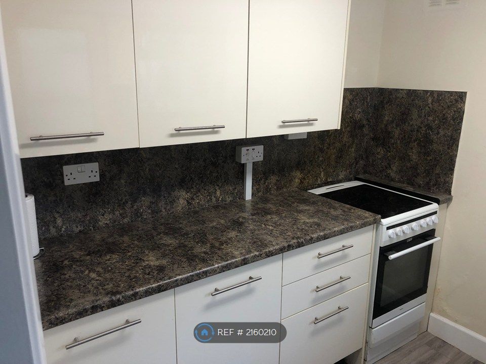 Property photo 3 of 9 Kitchen