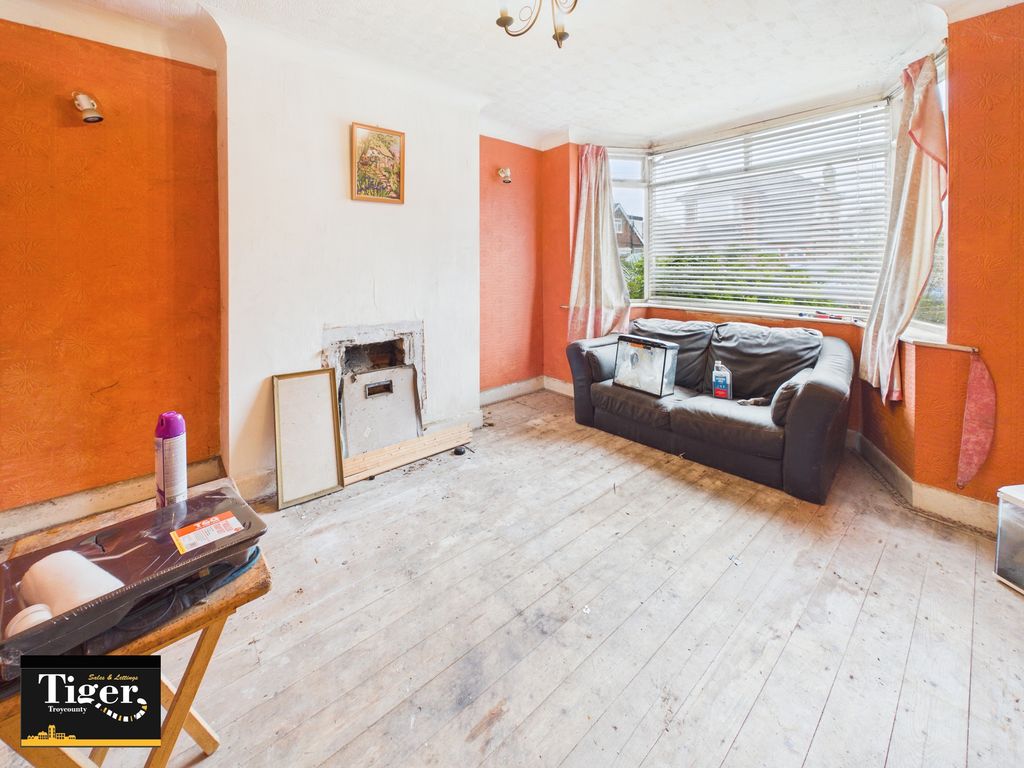 Property photo 3 of 10 Cam01931G0-Pr0344-Still001