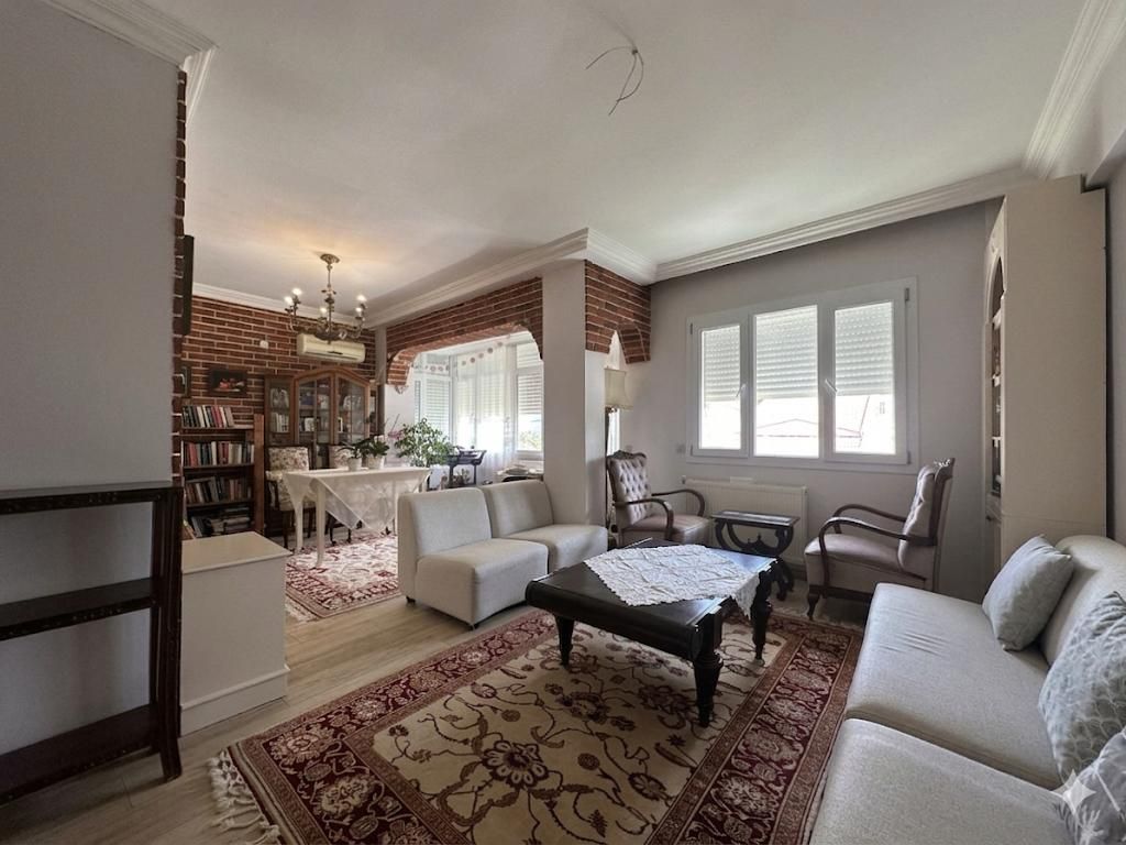 Property photo 2 of 39
