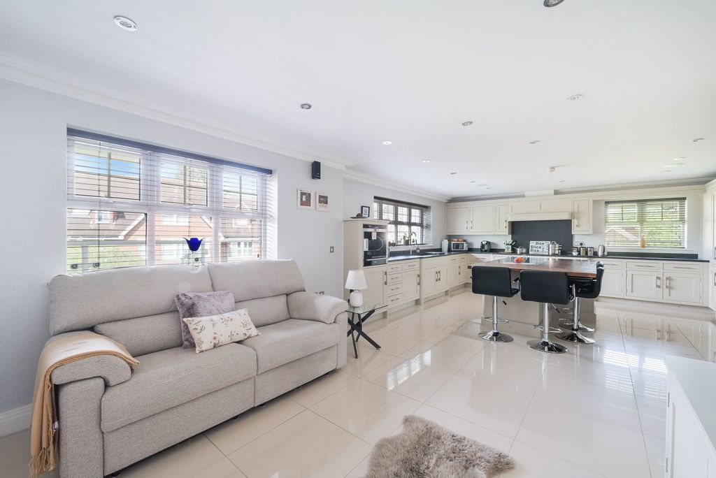 Additional image 6 of 3 bed flat for saleValley Court, Reigate RH2