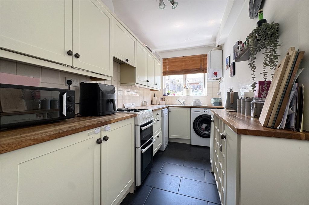 Property photo 2 of 11 Picture No. 12