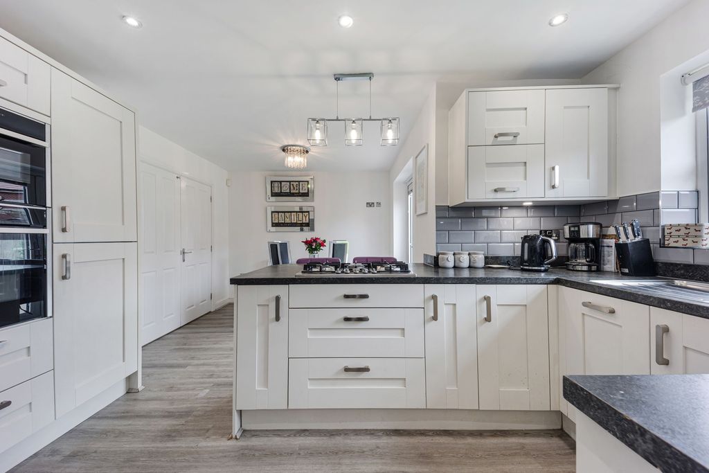 Property photo 2 of 35