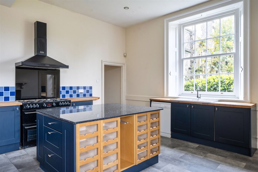 Additional image 5 of 6 bed detached house to rentFlint House, 2 Mill Lane, Langstone, Havant, Hampshire PO9