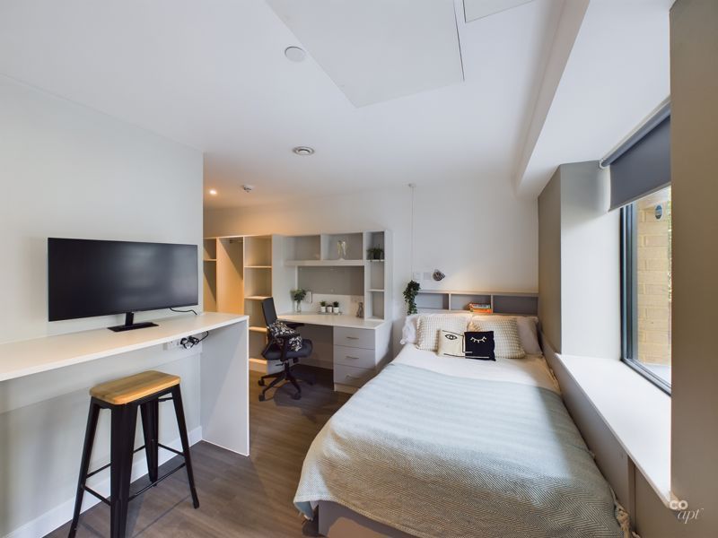 Property photo 1 of 8 Bedroom