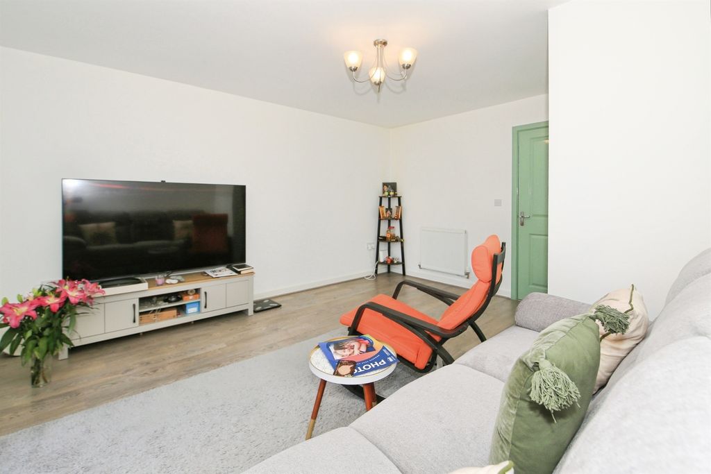 Property photo 3 of 11