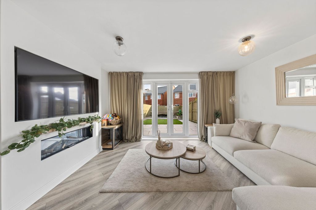 Property photo 2 of 23