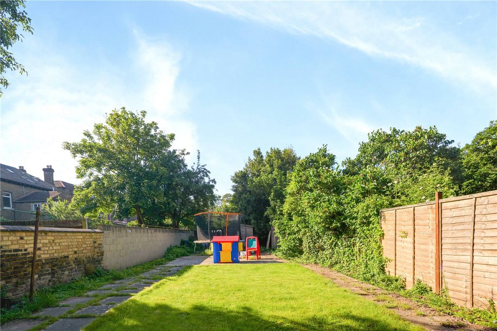 Property photo 3 of 8 Private Garden