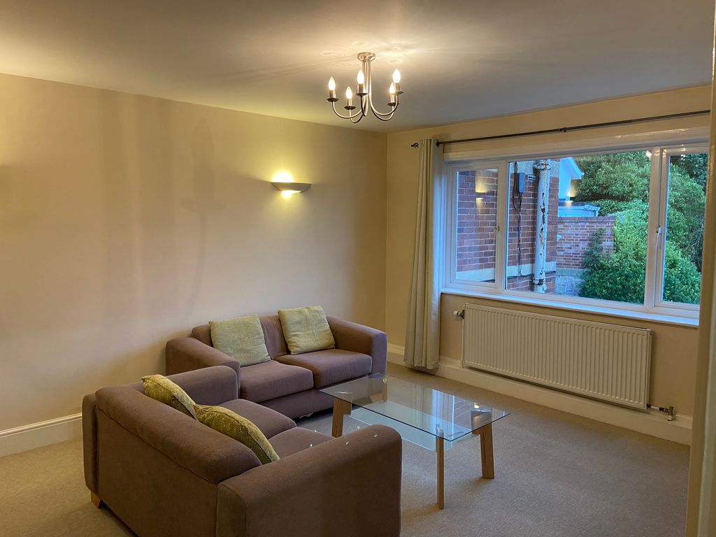 Property photo 3 of 6 Lounge