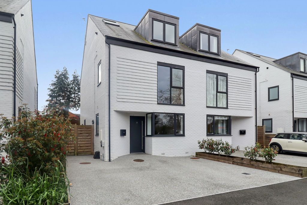 Property photo 1 of 20 Photo 23