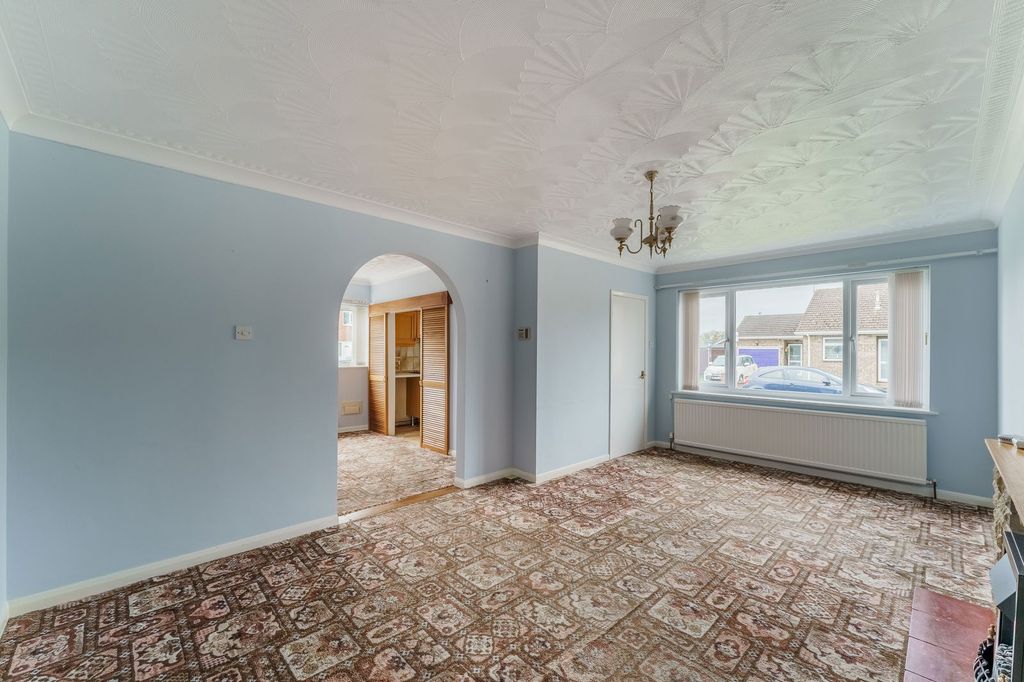 Property photo 3 of 32