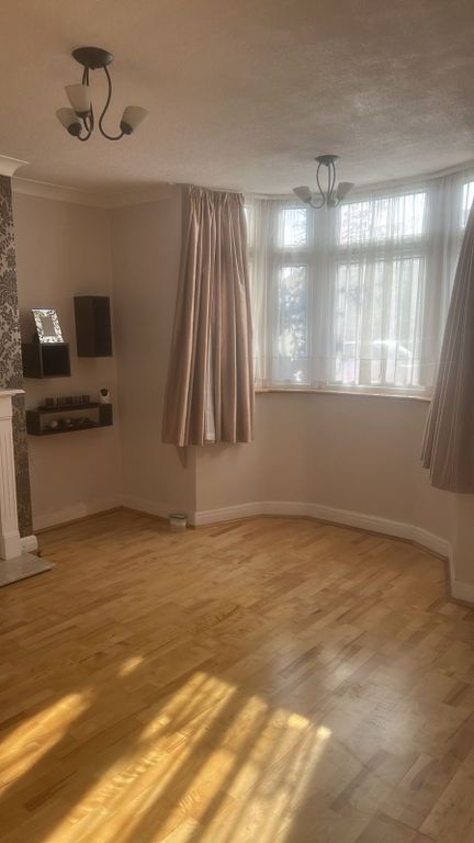 Property photo 3 of 11 Photo 3