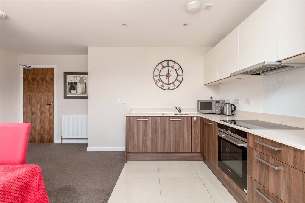 Property photo 3 of 11 Kitchen