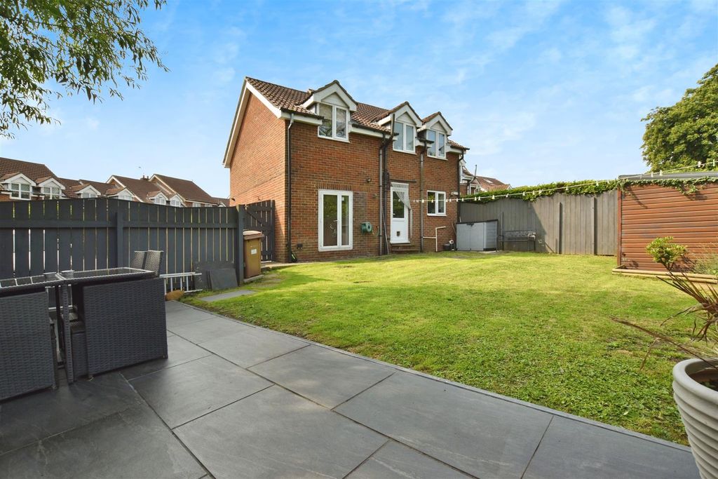 Property photo 3 of 21 Gardens