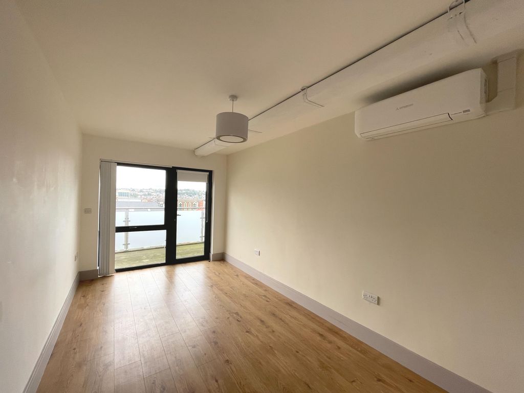 Property photo 3 of 8 Image