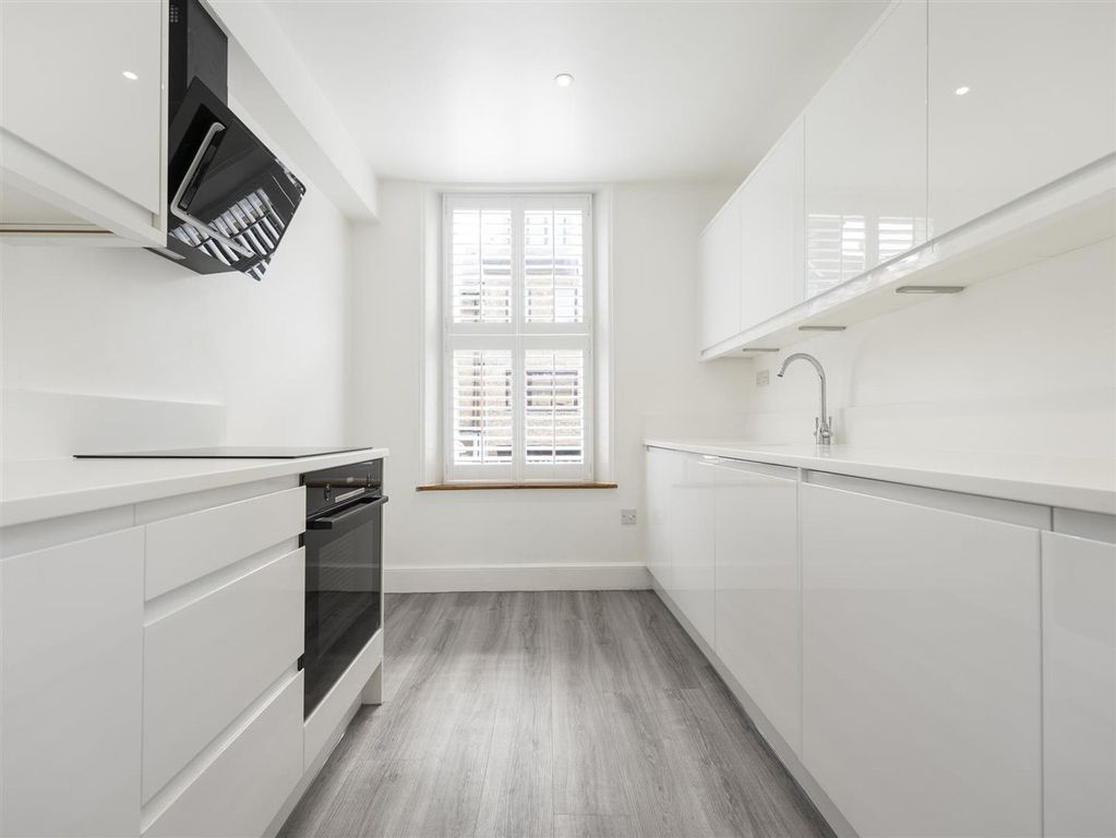 Property photo 1 of 7 Kitchen