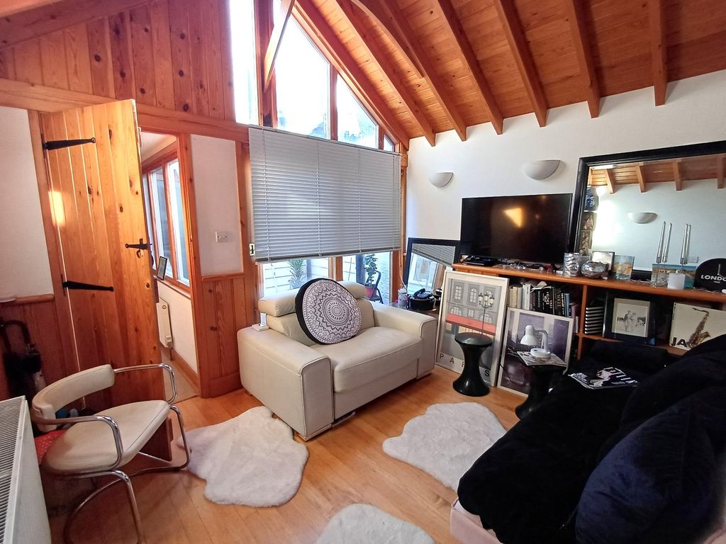 Property photo 2 of 6 Picture 2