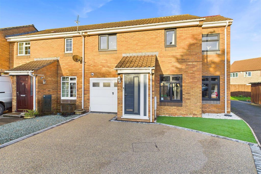 Property photo 2 of 24