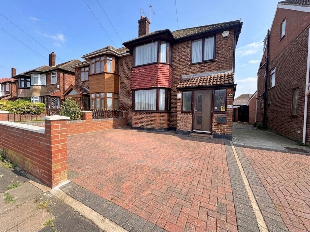 Property photo 1 of 15 Spacious 3 Bed Semi-Detached House For Sale Brabazon Road, Hounslow Tw5