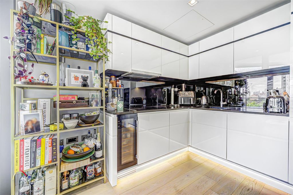 Property photo 3 of 27 Property Photo