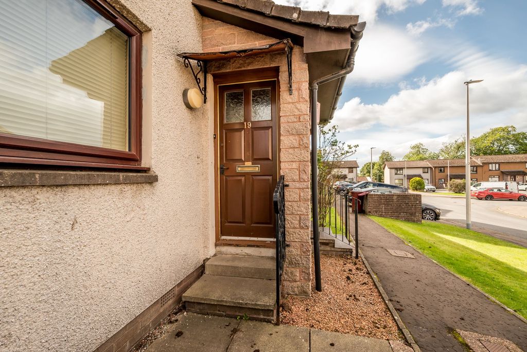 Property photo 2 of 11