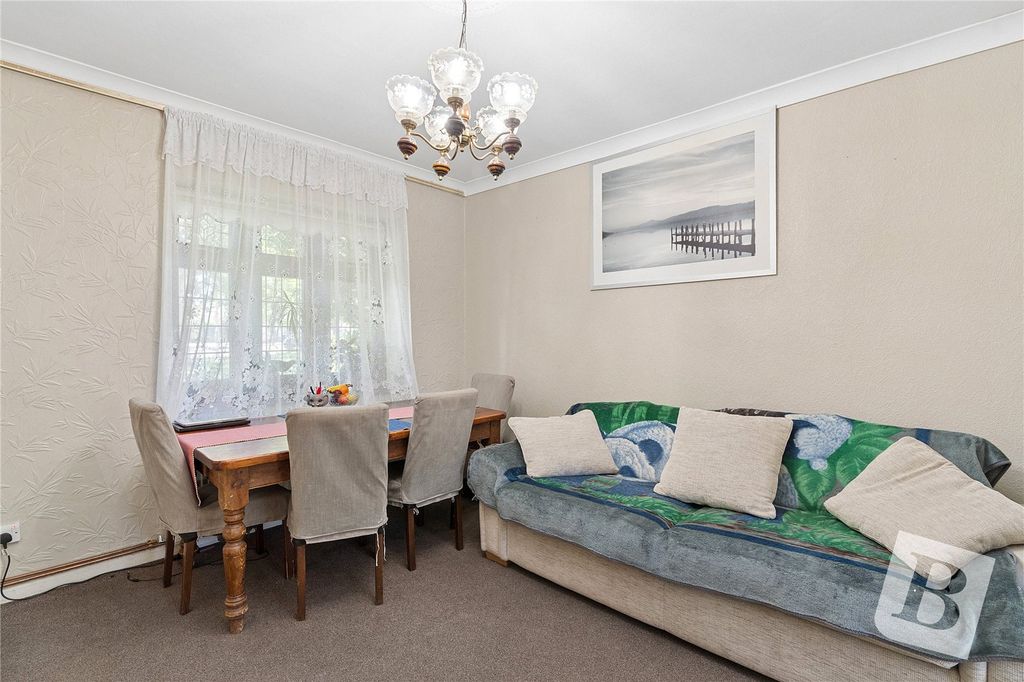 Additional image 6 of 4 bed semi-detached house for saleWood Lane, Dagenham RM8