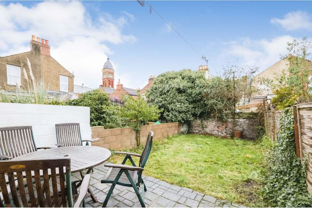 Property photo 2 of 17