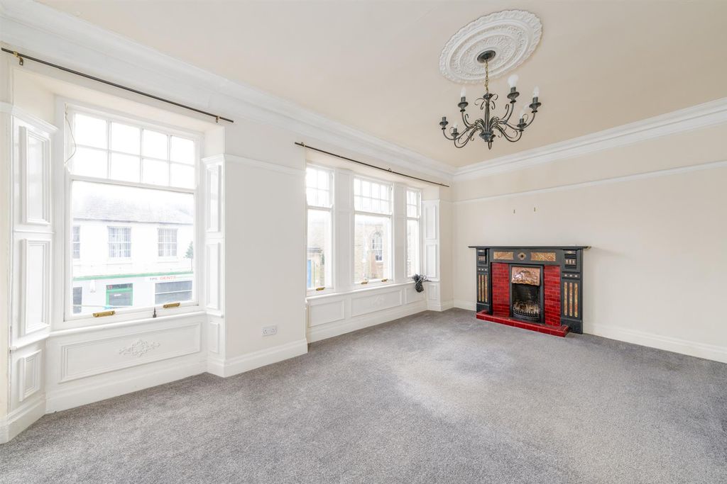 Property photo 2 of 15 59 High Street Coldstream-06.Jpg